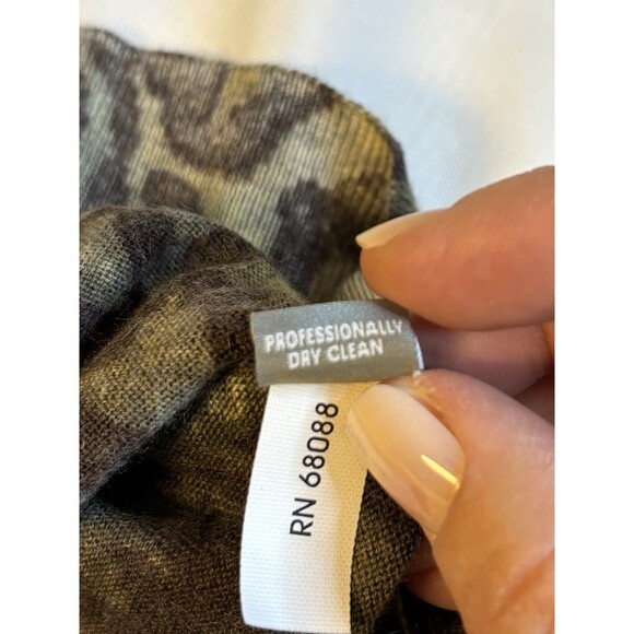 NEIMAN MARCUS Cashmere Cardigan Sweater Animal Print 3/4 Sleeve Button Large - Picture 8 of 10